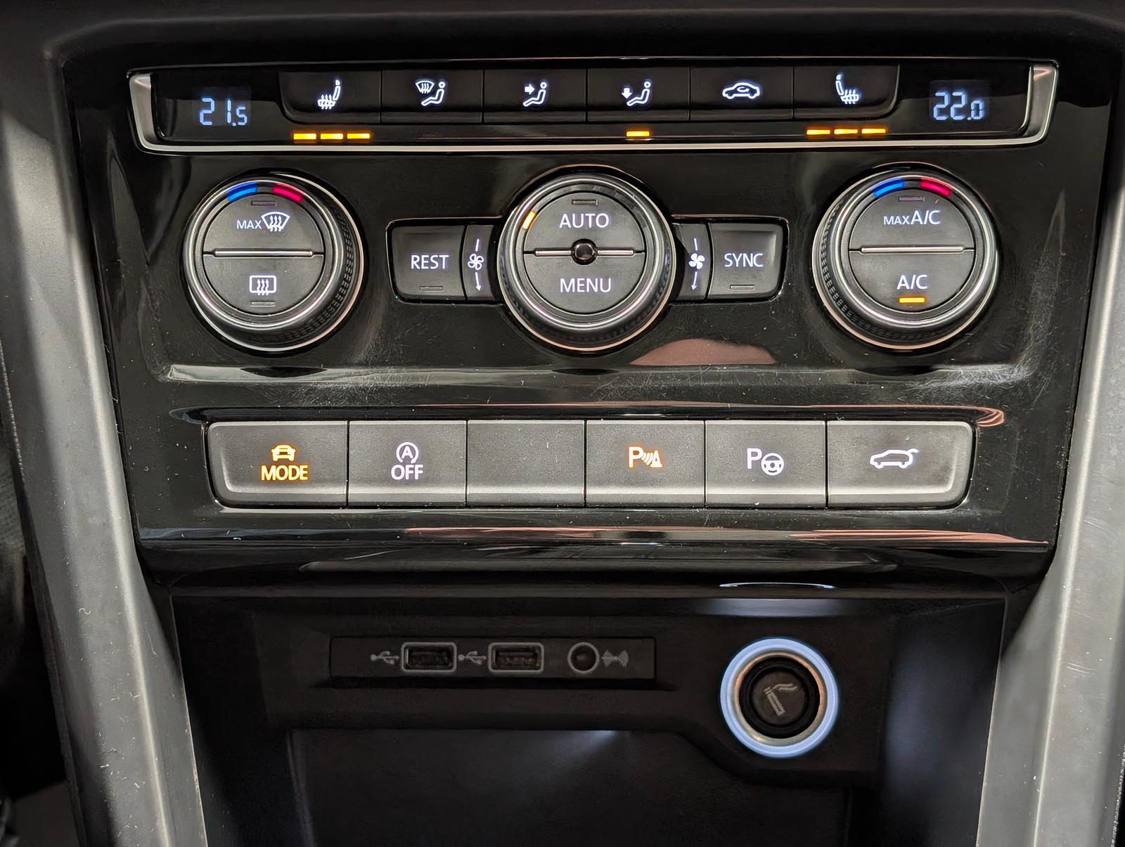 Volkswagen Touran Join LED/Navi/ACC/SHZ/PDC/AHK/el.Heck/LM