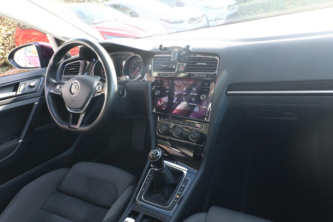 Volkswagen Golf VII 1.5 TSI 150 Highline Pano AHK ACC Nav