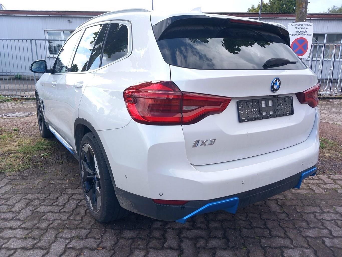 BMW iX3 Impressive LED Nav AHK LM20Z Kam360° ParkAs