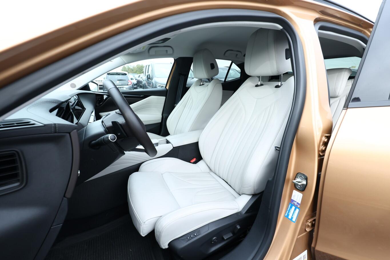 DS Automobiles DS4 4 1.5 BlueHDi 130 Aut. Cross Rivoli LED Nav SHZ