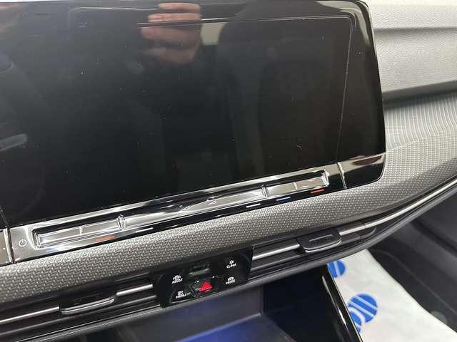 Volkswagen Golf R-Line eTSI 