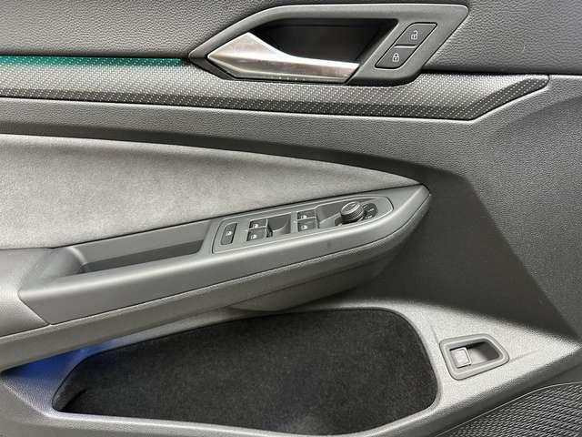 Volkswagen Golf R-Line eTSI 