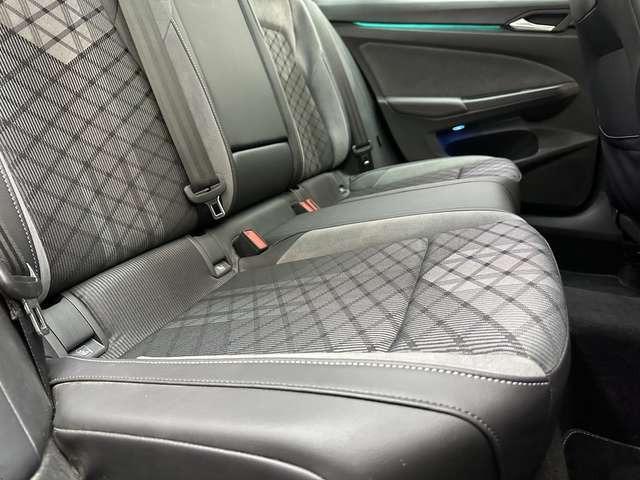 Volkswagen Golf R-Line eTSI 