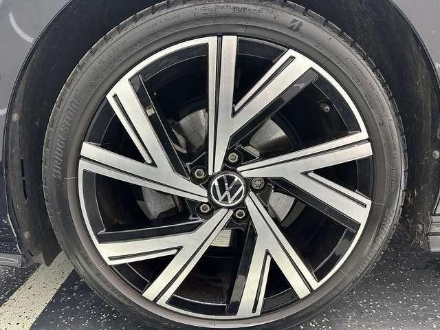 Volkswagen Golf R-Line eTSI 