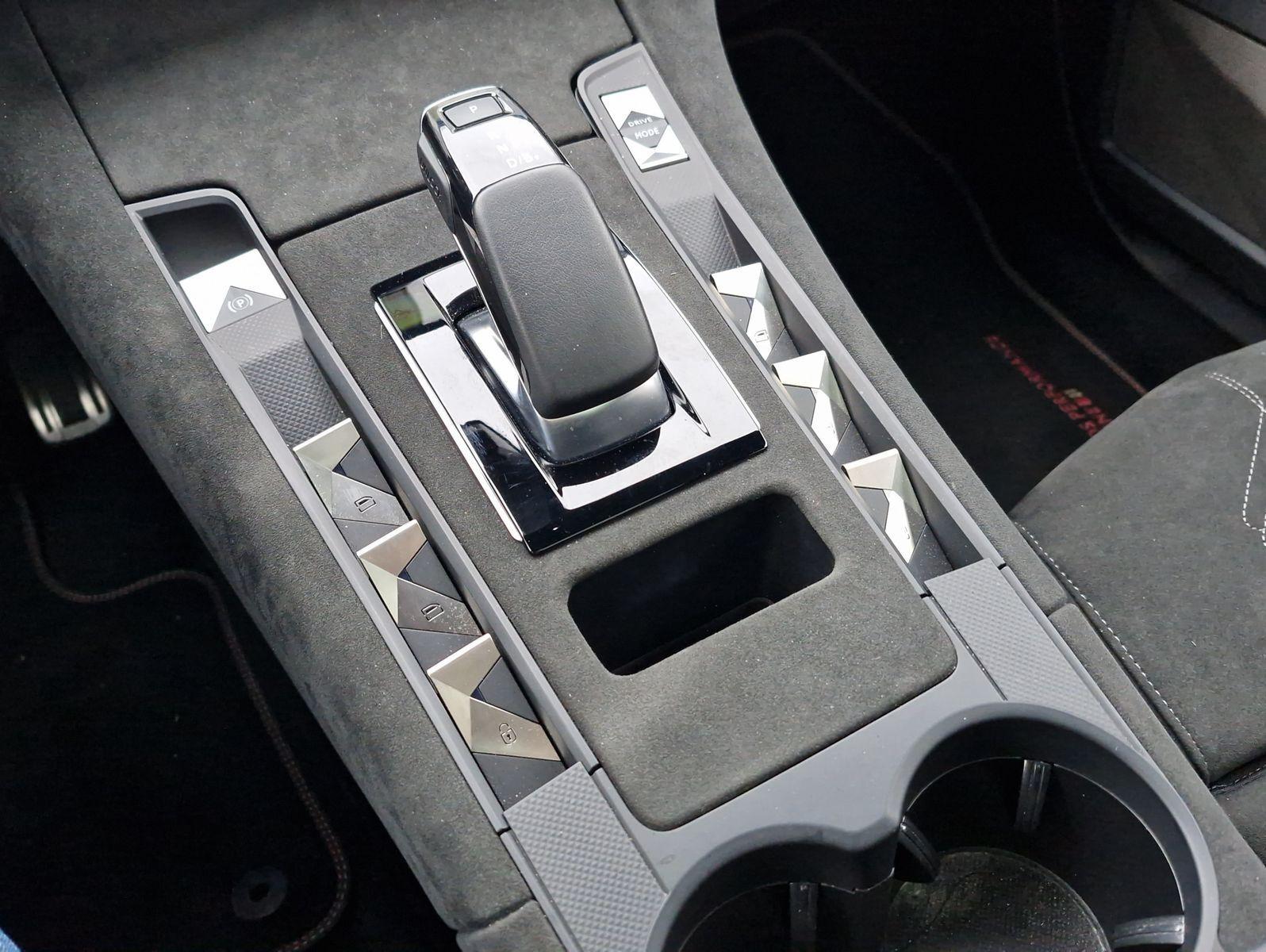 DS Automobiles DS7 Crossback PHEV 225 e-AT Performance Line Nav