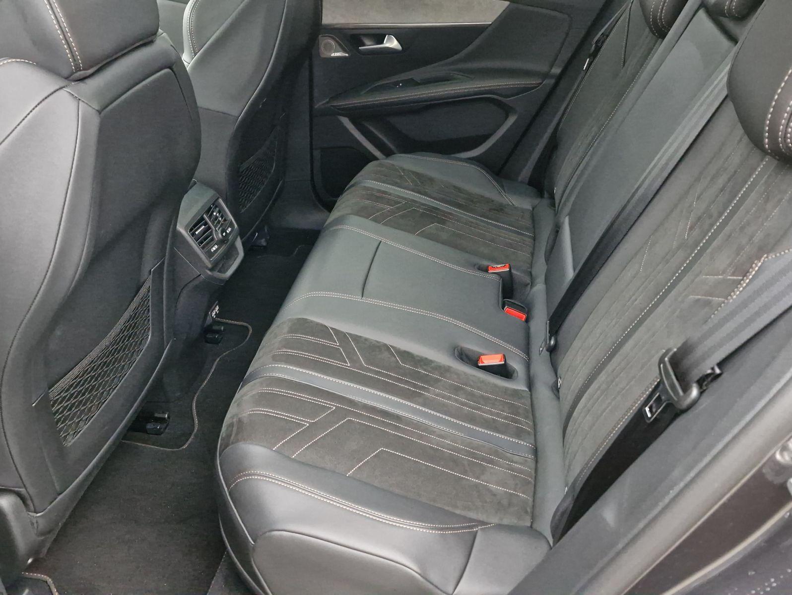 Peugeot 3008 PHEV 300 e-AT GT Pack LED Pano Alcantara Na