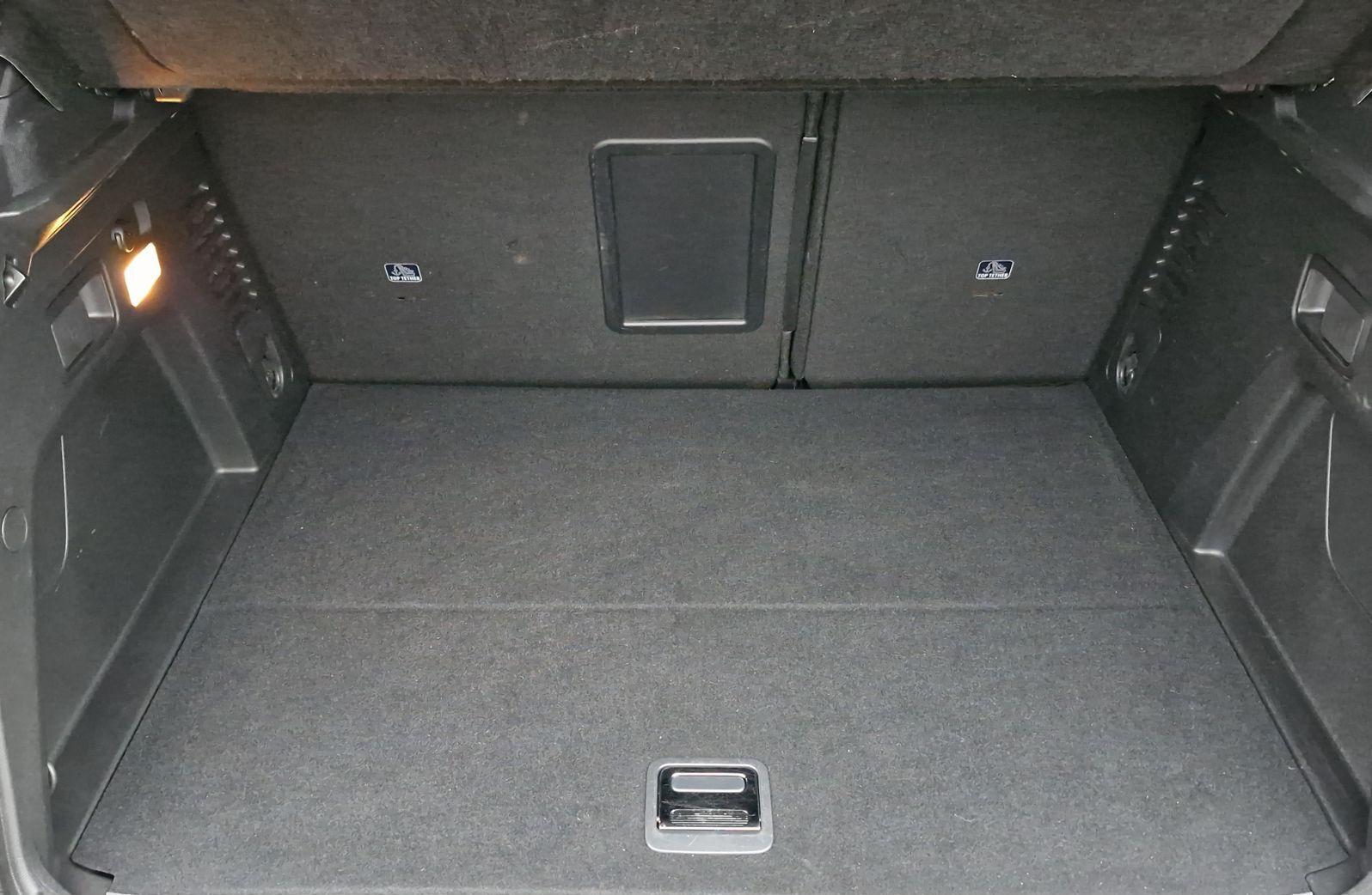 Peugeot 3008 PHEV 300 e-AT GT Pack LED Pano Alcantara Na