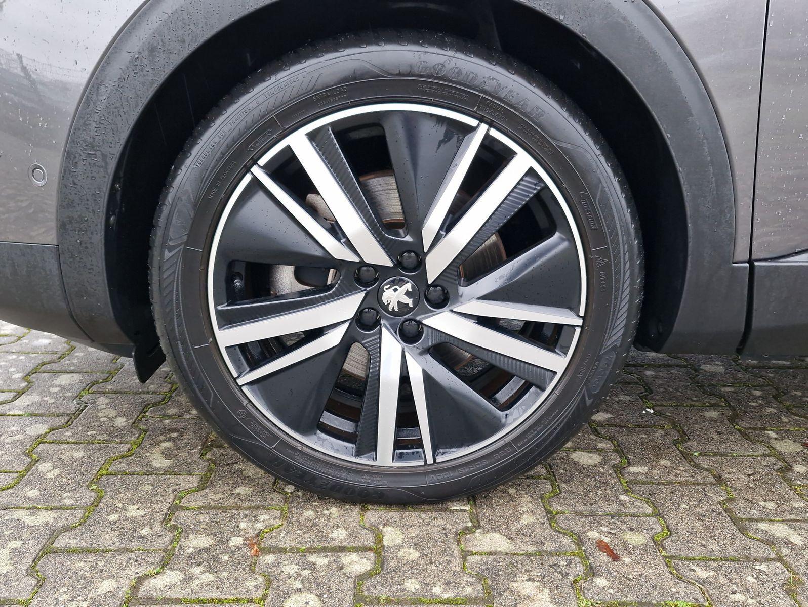 Peugeot 3008 PHEV 300 e-AT GT Pack LED Pano Alcantara Na