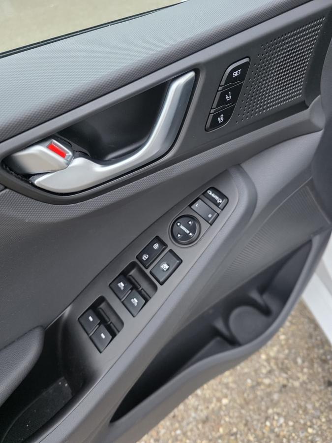 Hyundai IONIQ IONIQ 1,6 GDI Premium Hybrid REDUZIERT!!