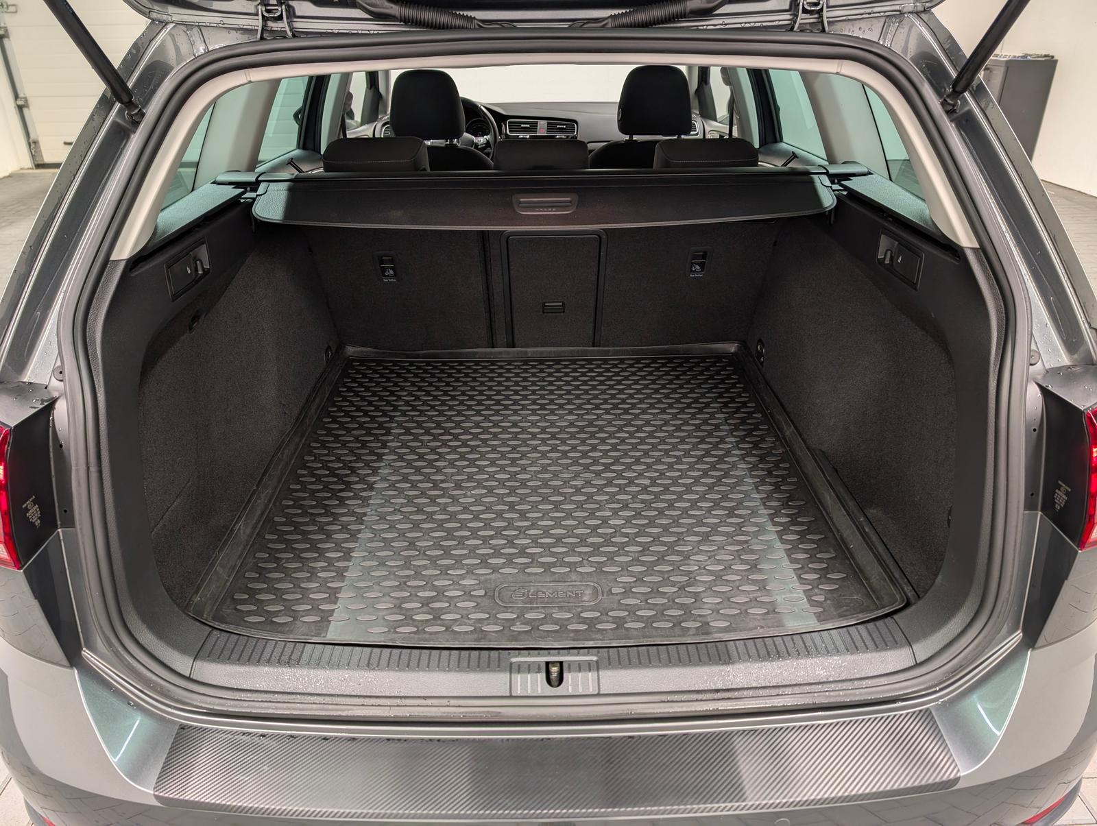 Volkswagen Golf Variant IQ-Drive Navi/ACC/SHZ/Kam/AHK/17-LM