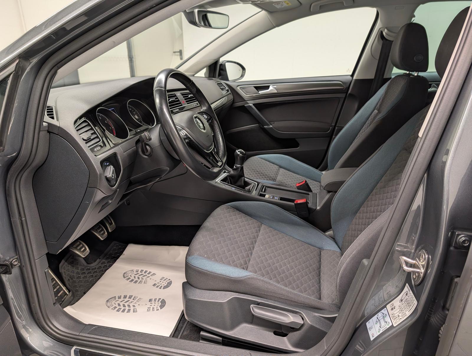 Volkswagen Golf Variant IQ-Drive Navi/ACC/SHZ/Kam/AHK/17-LM