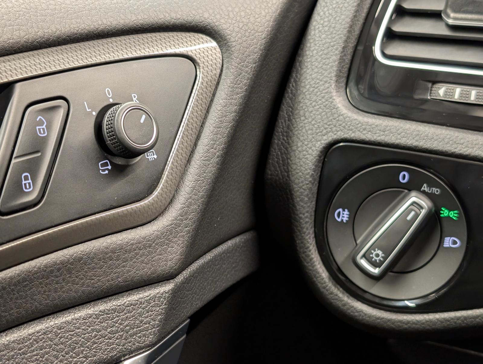 Volkswagen Golf Variant IQ-Drive Navi/ACC/SHZ/Kam/AHK/17-LM