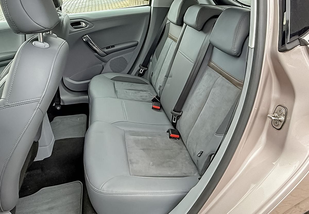 Peugeot 208 1.6 VTi 120 Allure NAVI SHZ PDC