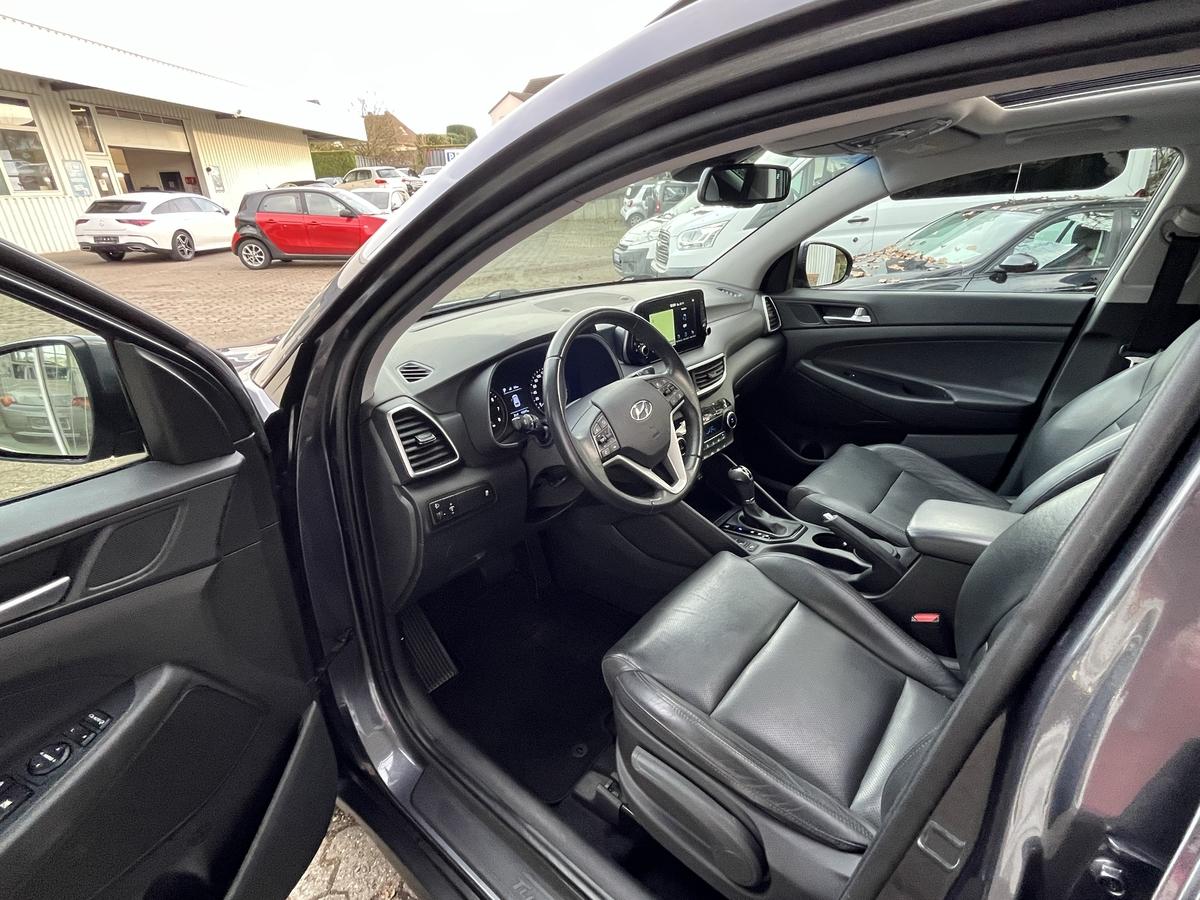 Hyundai Tucson 1.6 TREND 2WD PANO KLIMA LEDER ALU NAVI SHZ KAMERA 