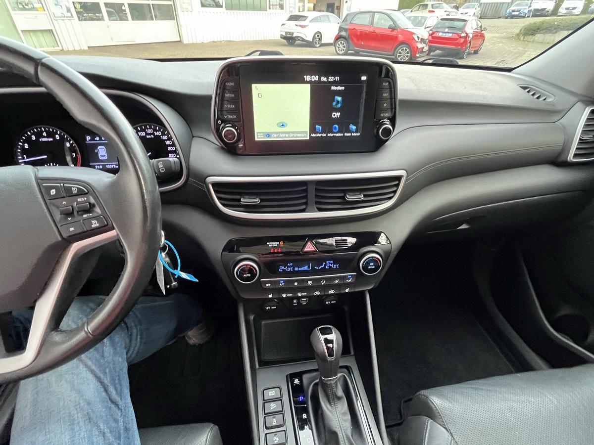 Hyundai Tucson 1.6 TREND 2WD PANO KLIMA LEDER ALU NAVI SHZ KAMERA 