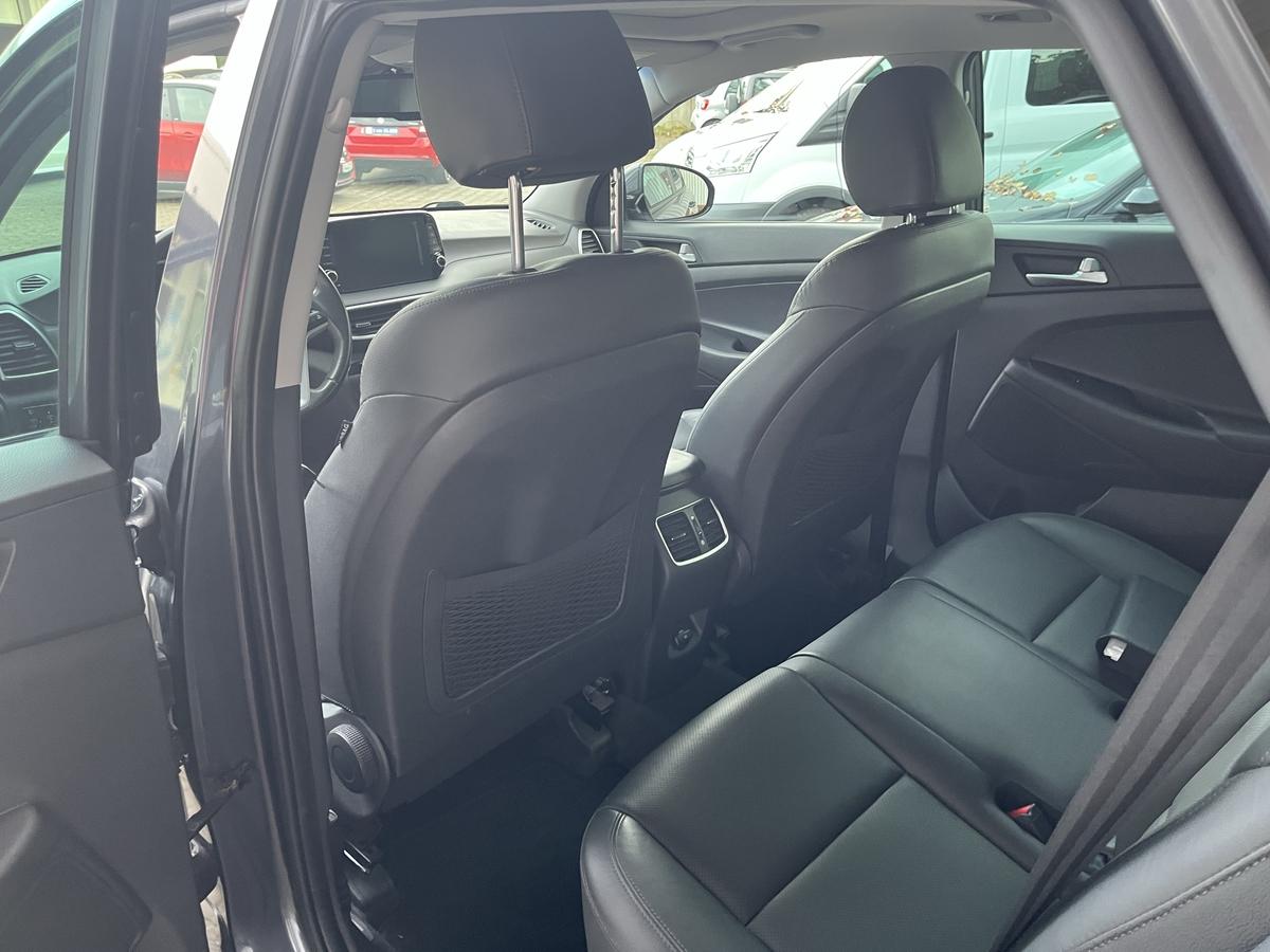Hyundai Tucson 1.6 TREND 2WD PANO KLIMA LEDER ALU NAVI SHZ KAMERA 