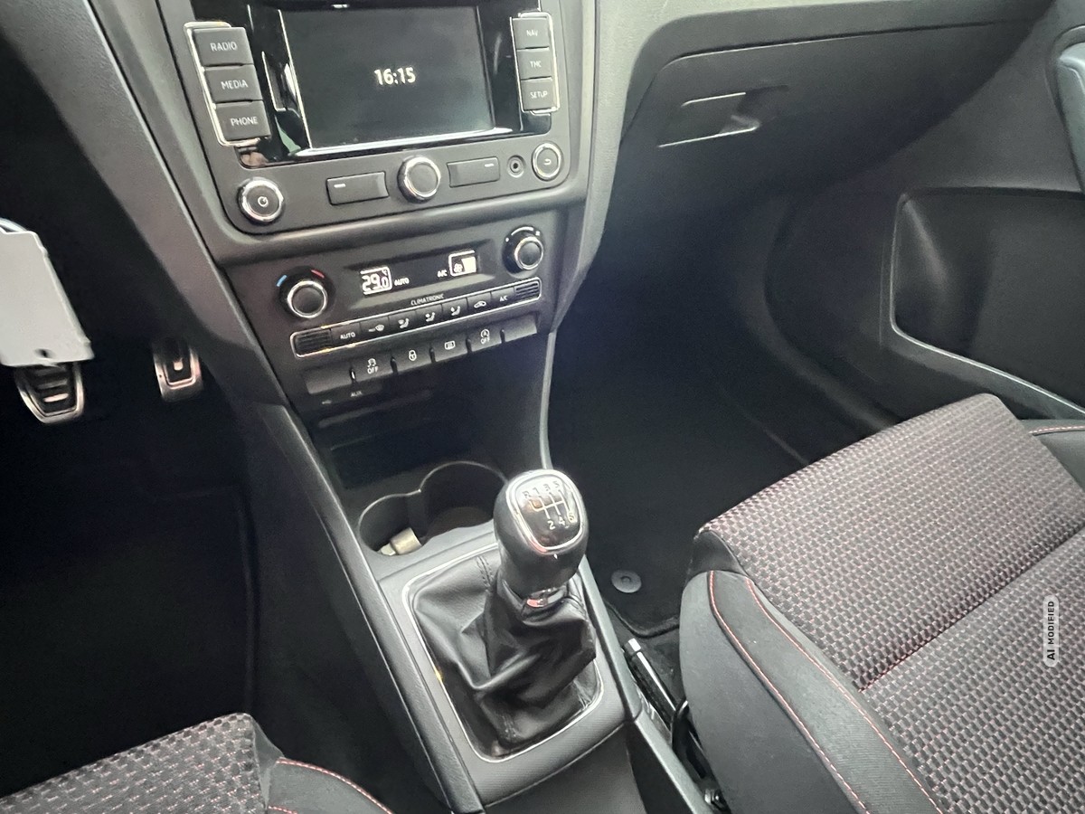 Skoda Rapid Spaceback 1.2 TSI*Style Plus*PANORAMA*XENON*PDC*17