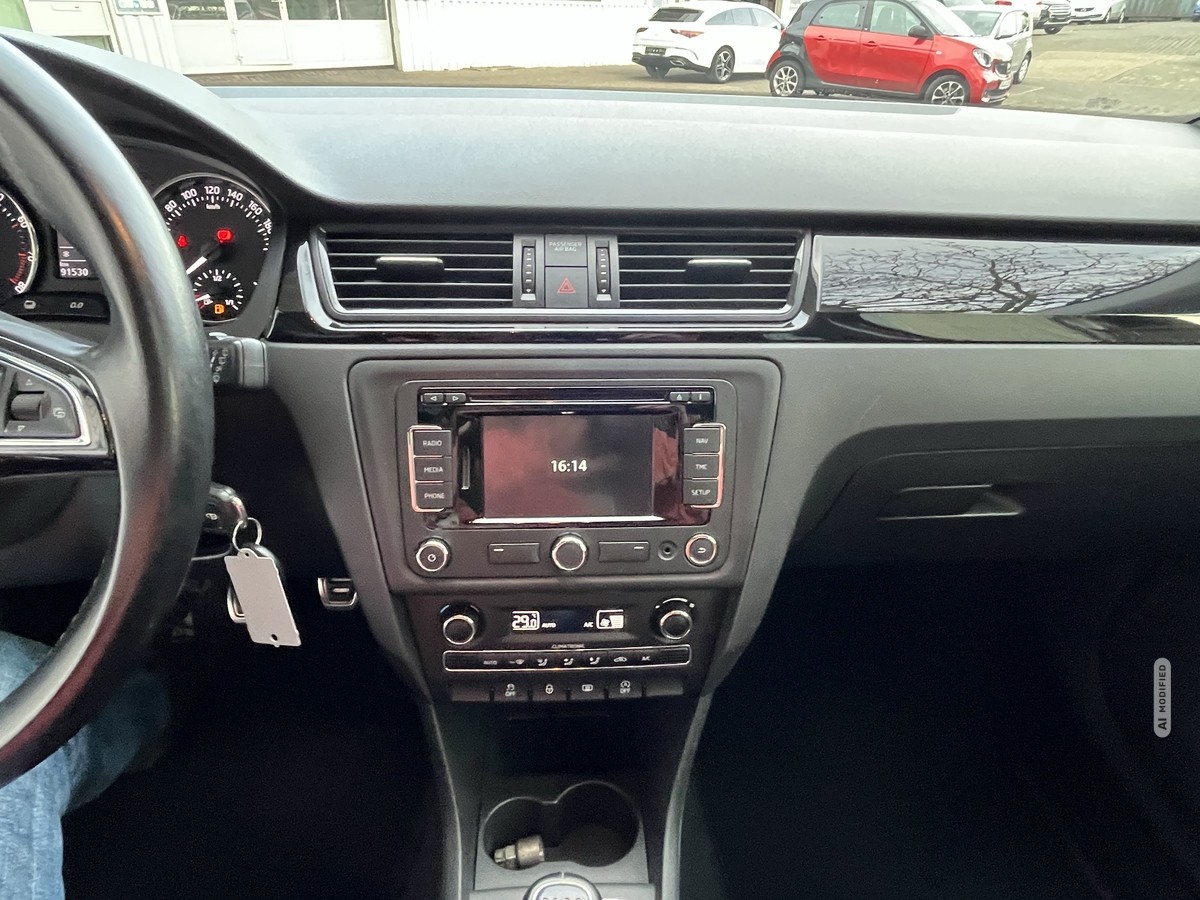 Skoda Rapid Spaceback 1.2 TSI*Style Plus*PANORAMA*XENON*PDC*17