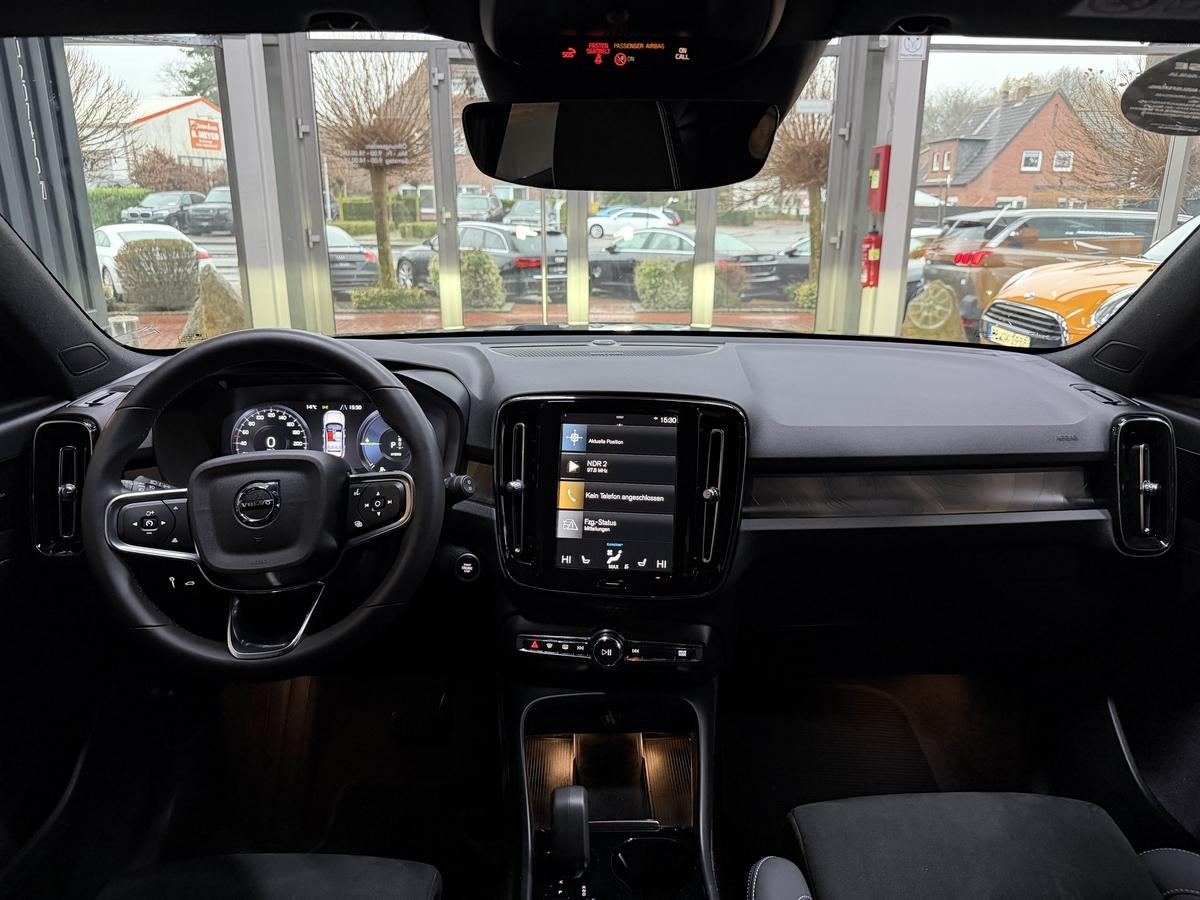 Volvo XC40 T4 Plus Dark LED Navi H&K CarPlay SHZ RCam