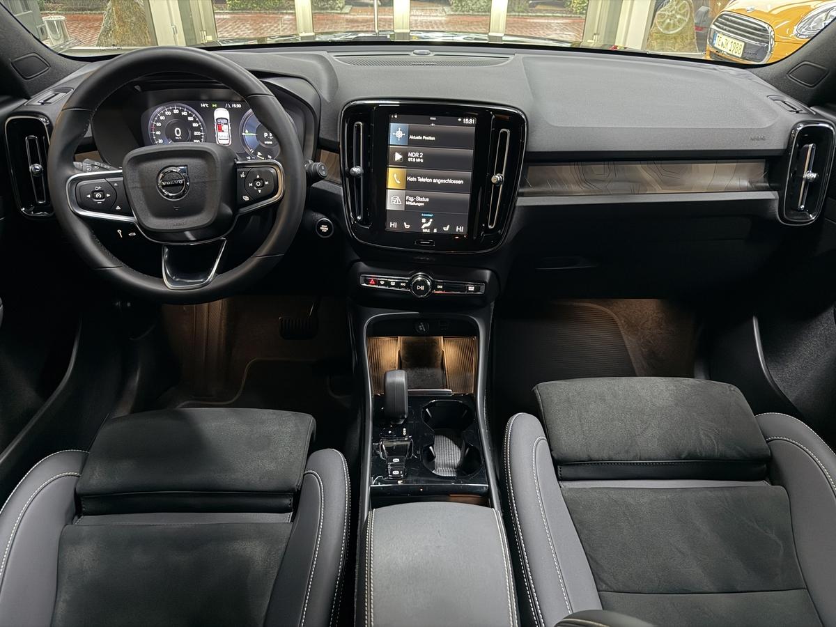 Volvo XC40 T4 Plus Dark LED Navi H&K CarPlay SHZ RCam