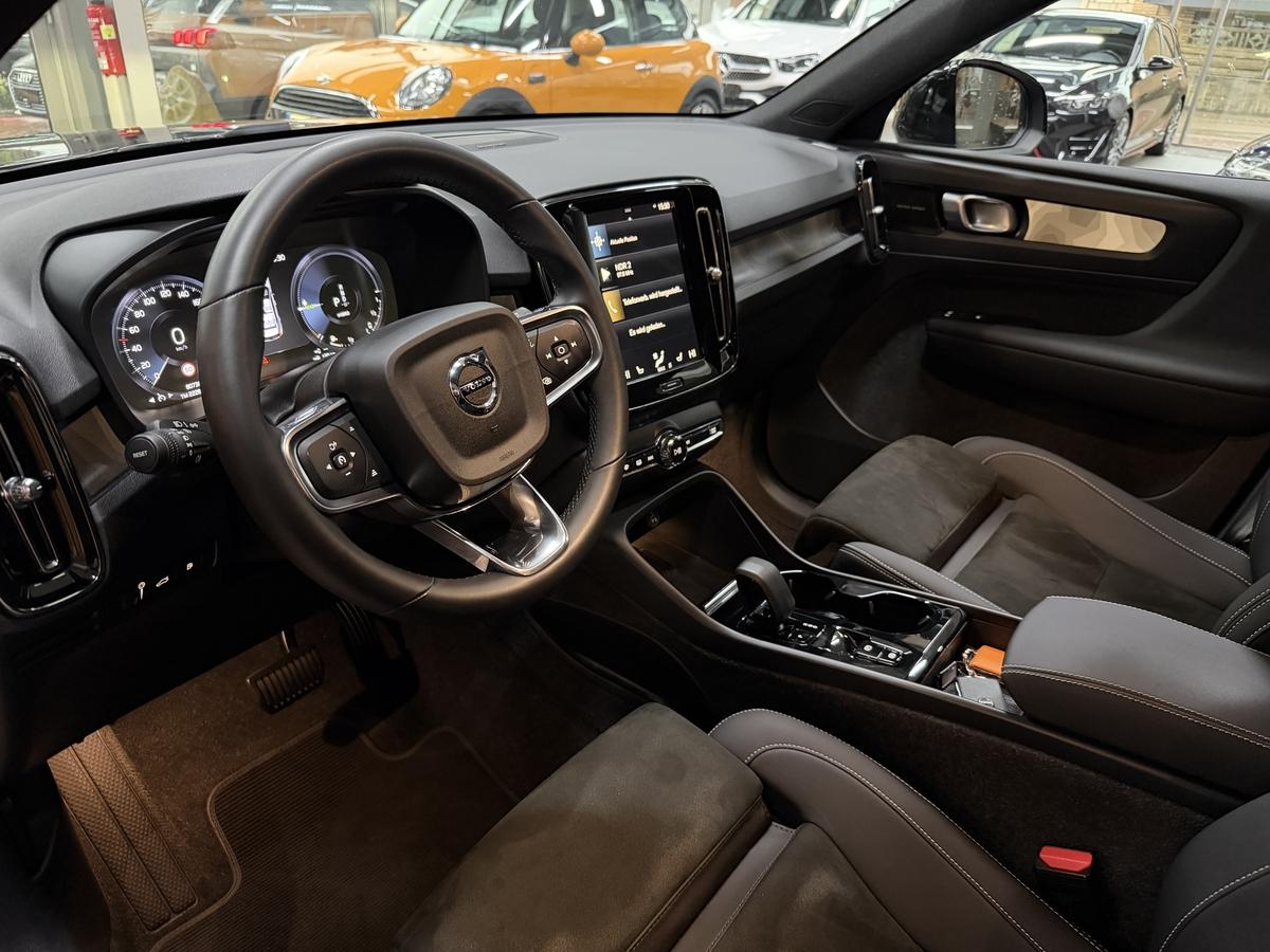 Volvo XC40 T4 Plus Dark LED Navi H&K CarPlay SHZ RCam