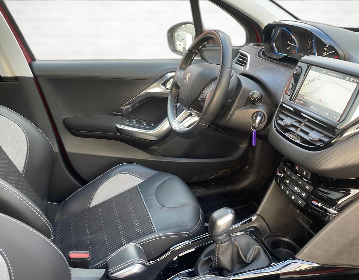 Peugeot 2008 1.2 PureTech  Allure *Navi*Glasdach*RFK*SHZ