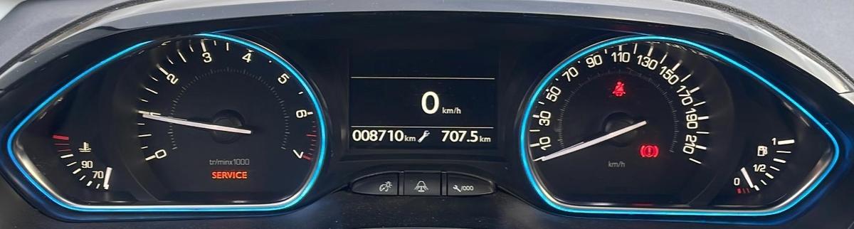 Peugeot 2008 1.2 PureTech  Allure *Navi*Glasdach*RFK*SHZ