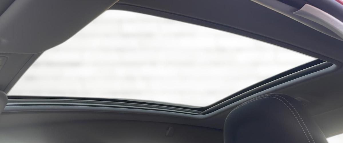 Peugeot 2008 1.2 PureTech  Allure *Navi*Glasdach*RFK*SHZ