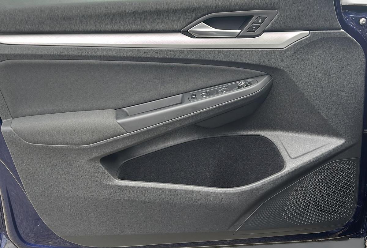 Volkswagen Golf VIII 2.0 TDI Life *LED*SHZ*LRH*PDC*