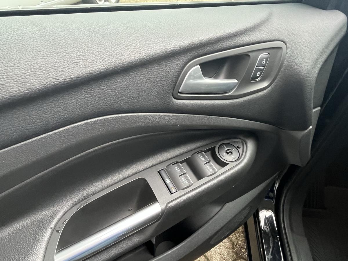 Ford Kuga 1.5 EB 61 TKM*DESIGN PKT*AHK ABNEHMB*WINTER PKT*PRIVACY