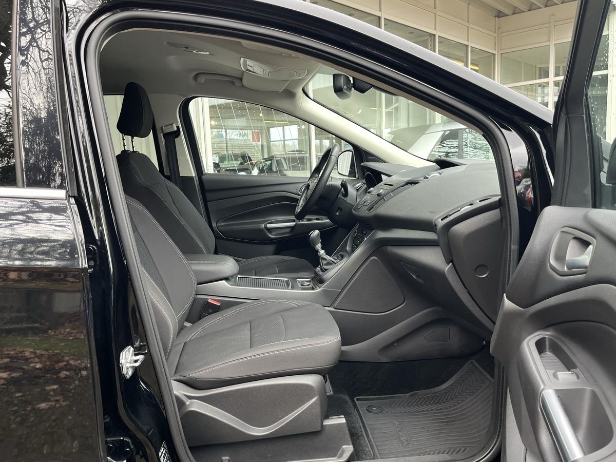 Ford Kuga 1.5 EB 61 TKM*DESIGN PKT*AHK ABNEHMB*WINTER PKT*PRIVACY