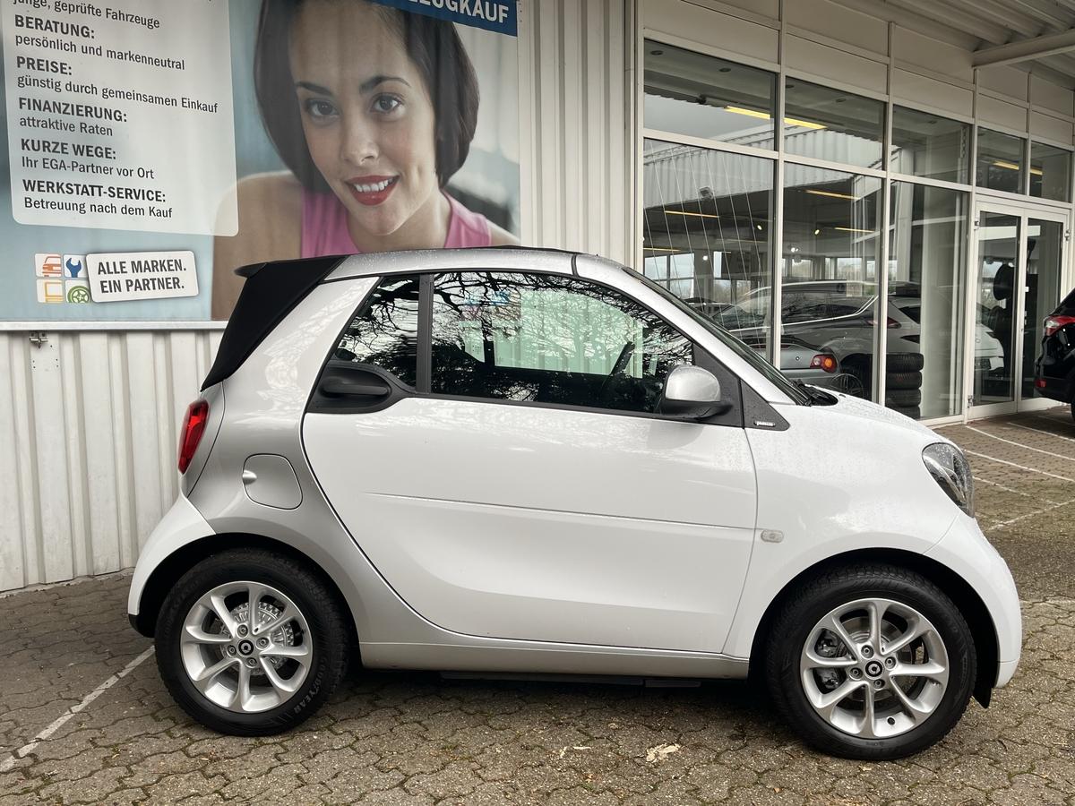 Smart ForTwo CABRIO*PASSION*17 TKM !!!!!*1 HAND*SHZ*PDC*KLIMAAUT