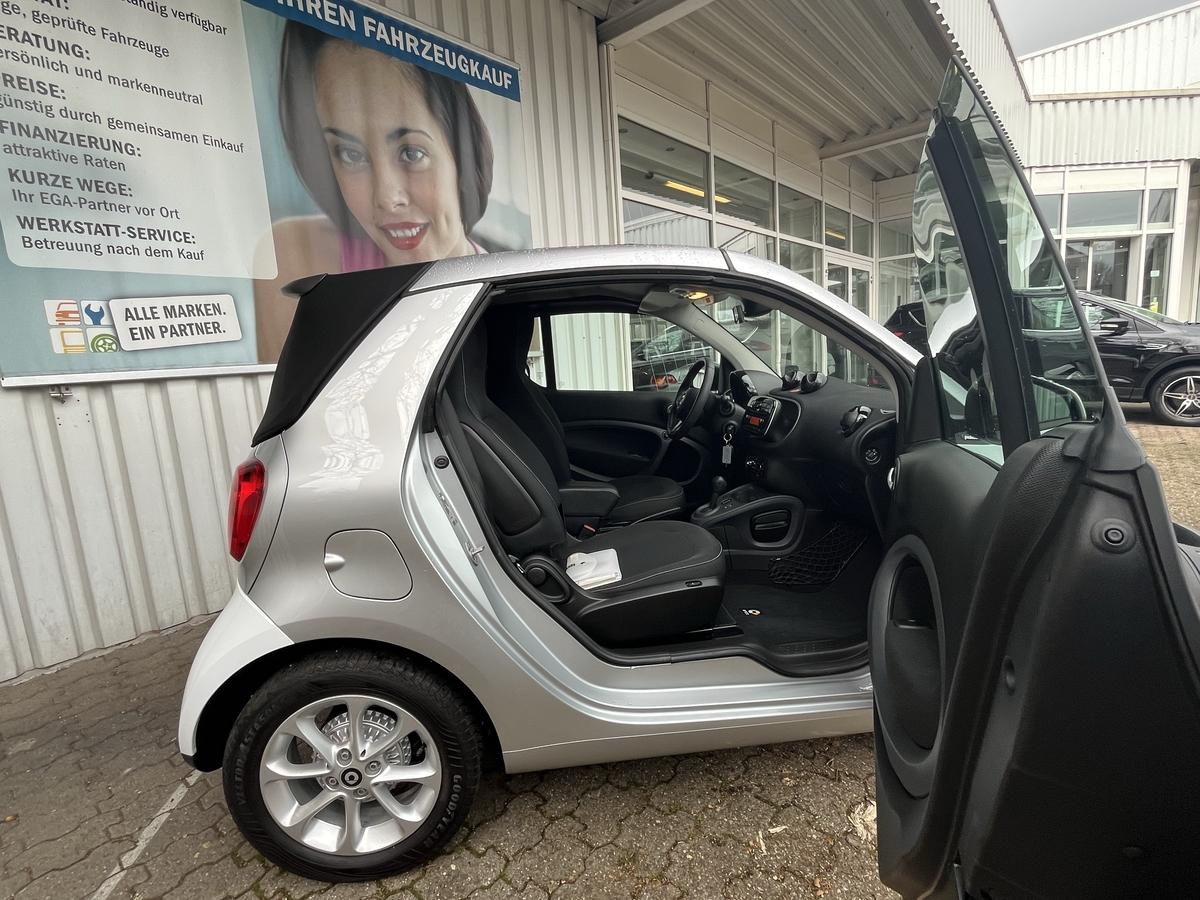 Smart ForTwo CABRIO*PASSION*17 TKM !!!!!*1 HAND*SHZ*PDC*KLIMAAUT