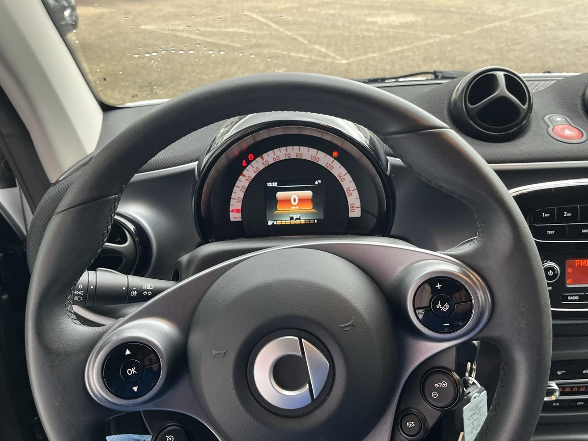 Smart ForTwo CABRIO*PASSION*17 TKM !!!!!*1 HAND*SHZ*PDC*KLIMAAUT
