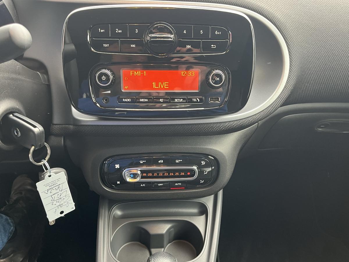 Smart ForTwo CABRIO*PASSION*17 TKM !!!!!*1 HAND*SHZ*PDC*KLIMAAUT