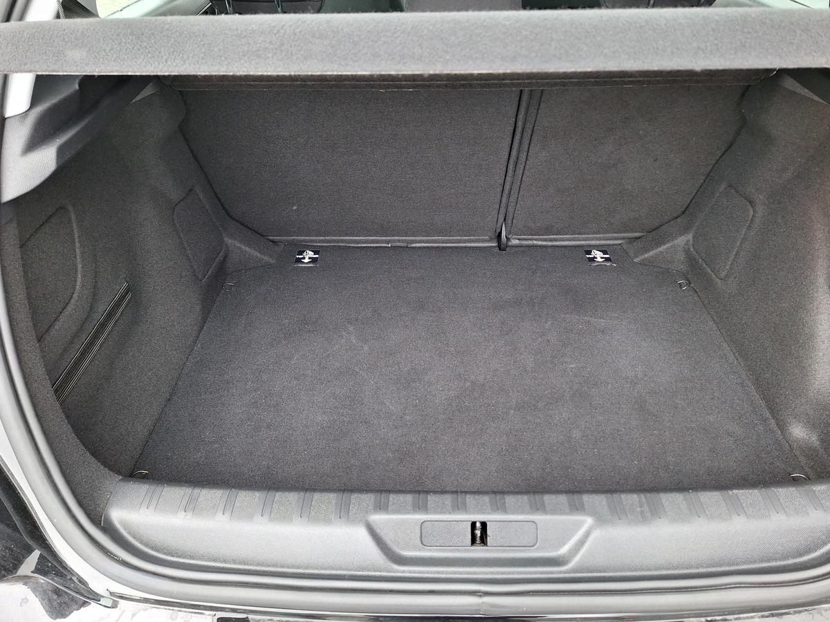 Peugeot 308 NAVI*CARPLAY*SITZHEIZUNG*KAMERA*ALLWETTER