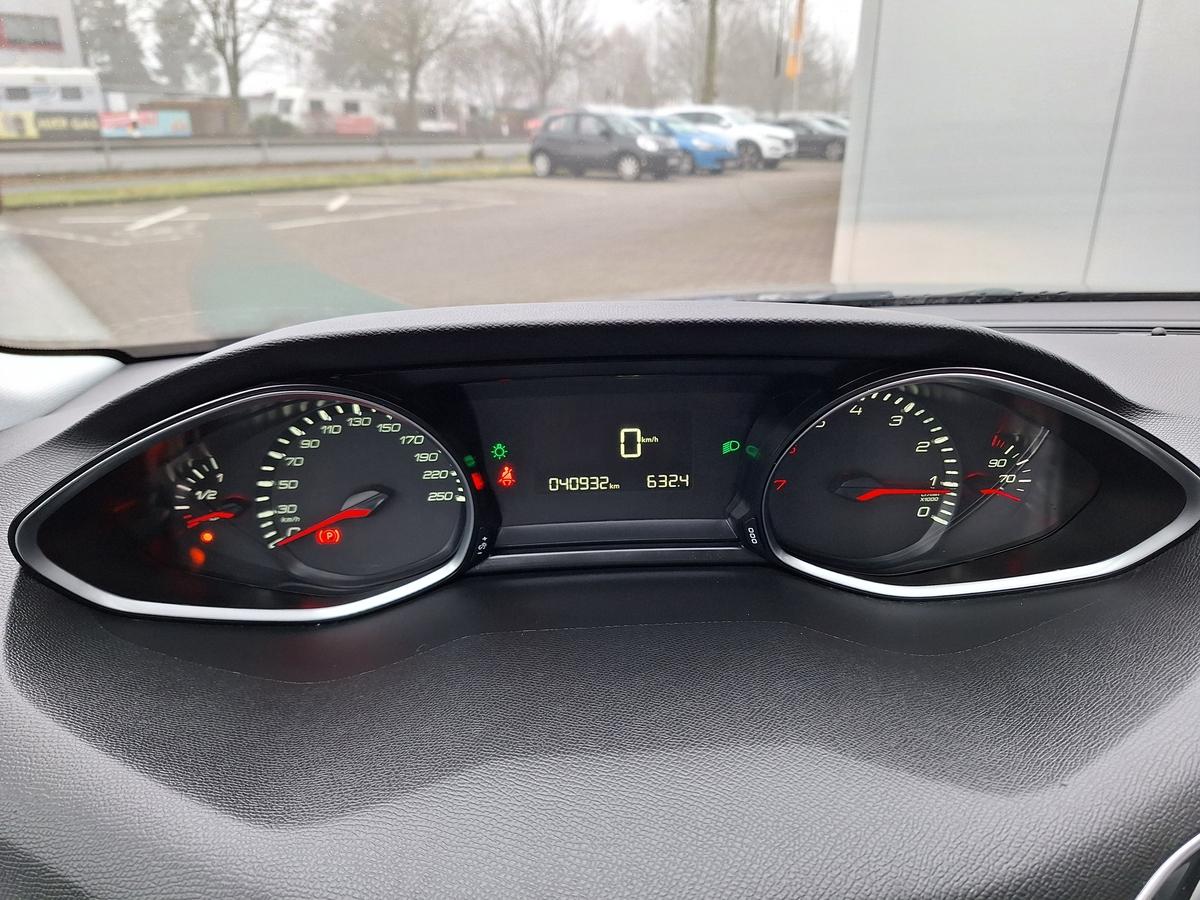 Peugeot 308 NAVI*CARPLAY*SITZHEIZUNG*KAMERA*ALLWETTER