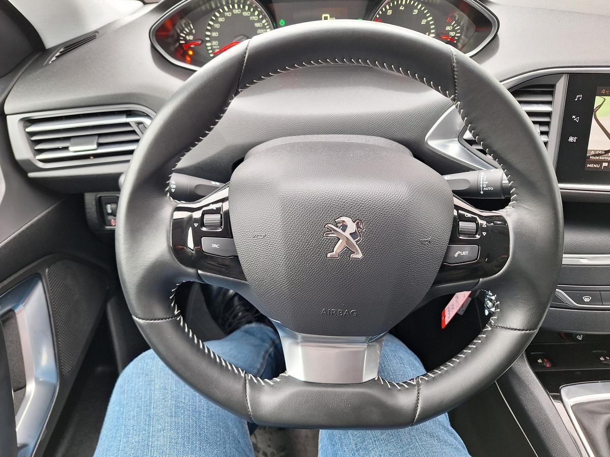Peugeot 308 NAVI*CARPLAY*SITZHEIZUNG*KAMERA*ALLWETTER