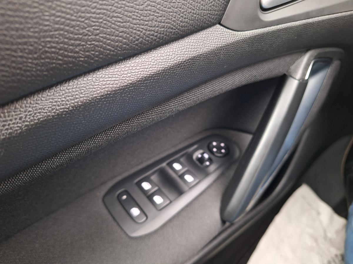 Peugeot 308 NAVI*CARPLAY*SITZHEIZUNG*KAMERA*ALLWETTER