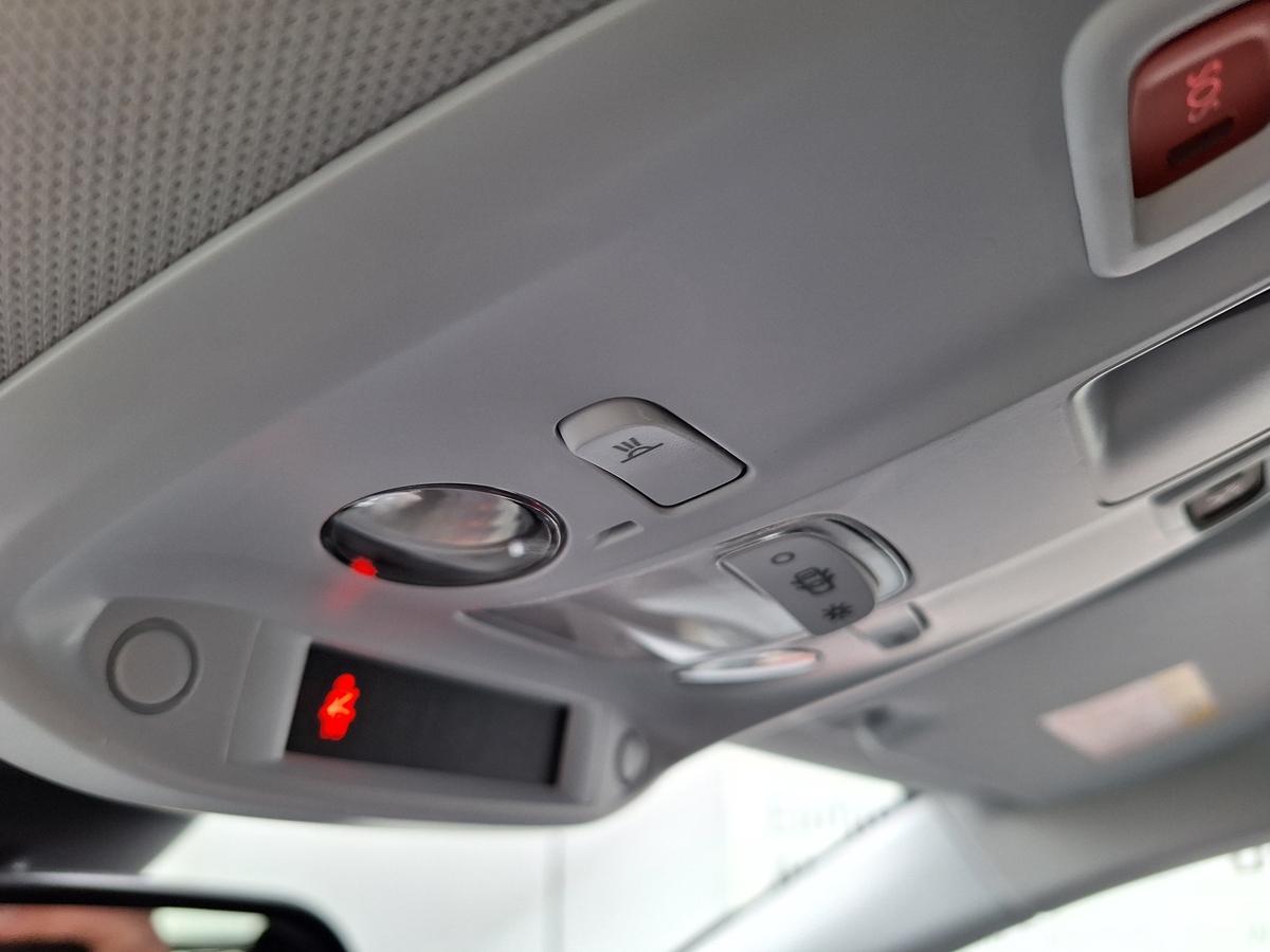 Peugeot 308 NAVI*CARPLAY*SITZHEIZUNG*KAMERA*ALLWETTER