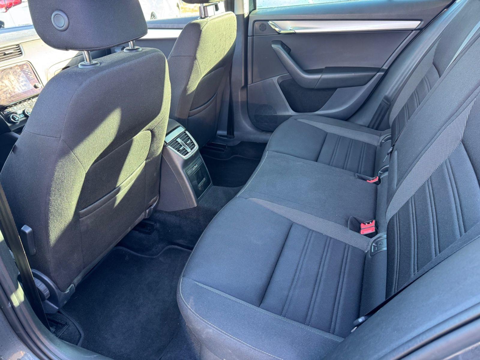 Skoda Octavia Combi Tour MFL PDC NAVI Front AHK TOP