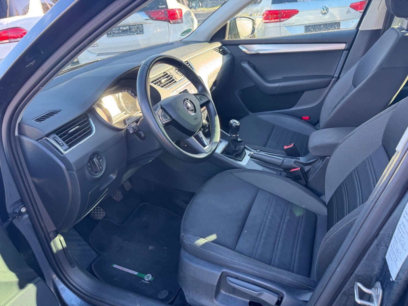 Skoda Octavia Combi Tour MFL PDC NAVI Front AHK TOP