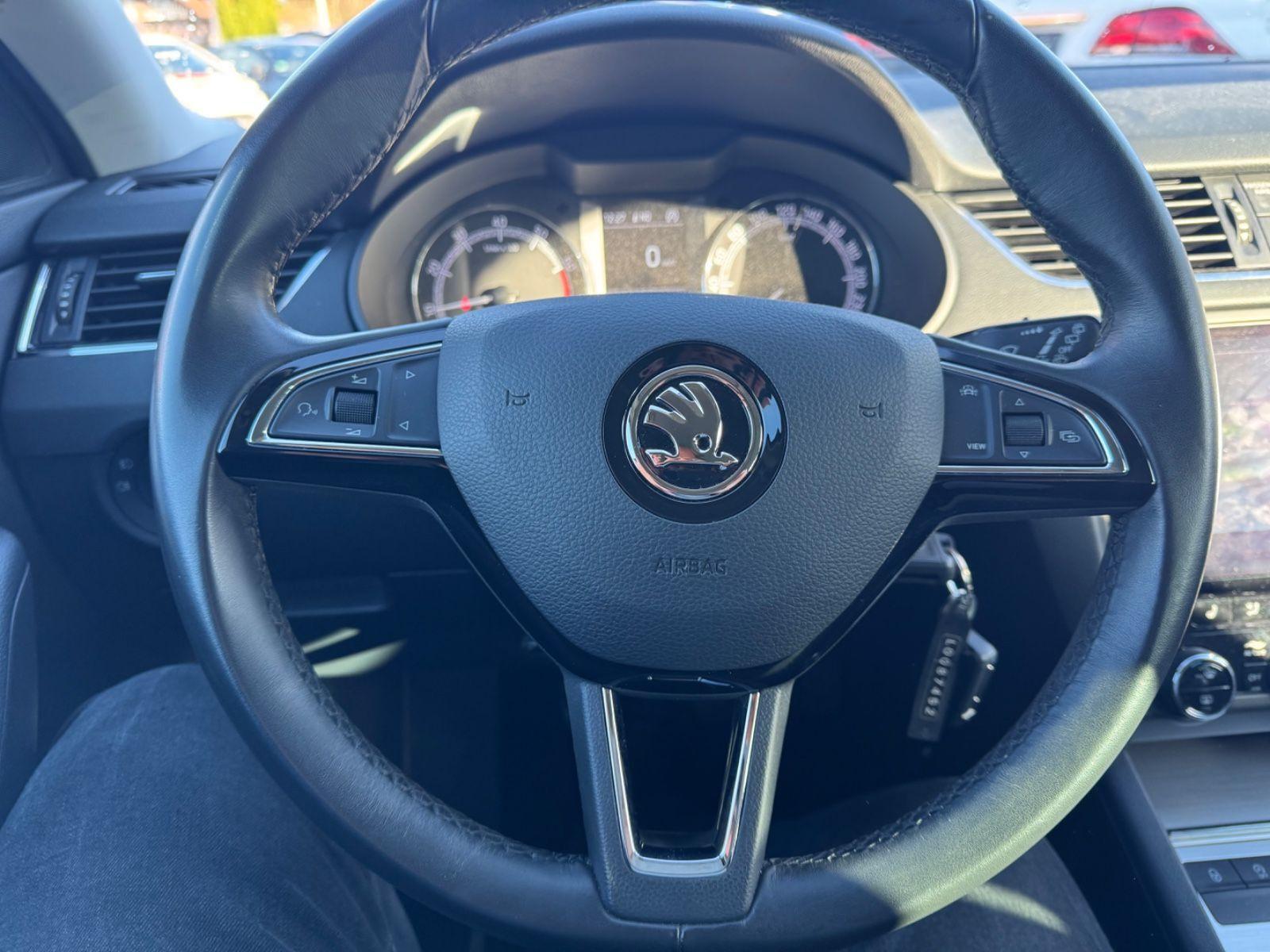 Skoda Octavia Combi Tour MFL PDC NAVI Front AHK TOP