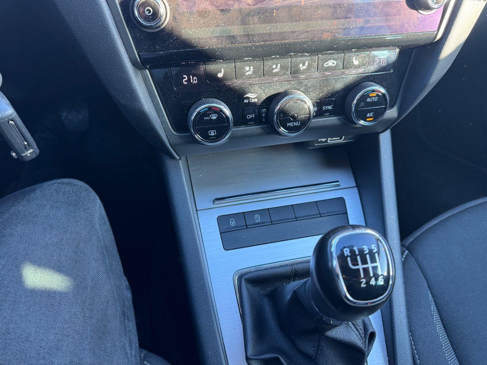 Skoda Octavia Combi Tour MFL PDC NAVI Front AHK TOP