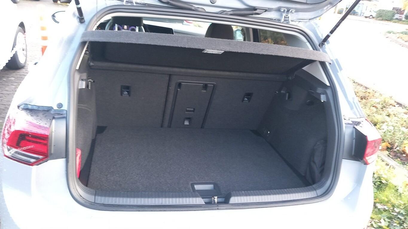 Volkswagen Golf VIII 1.5 TSI 130 Life Nav ACC SHZ PDC KeyL