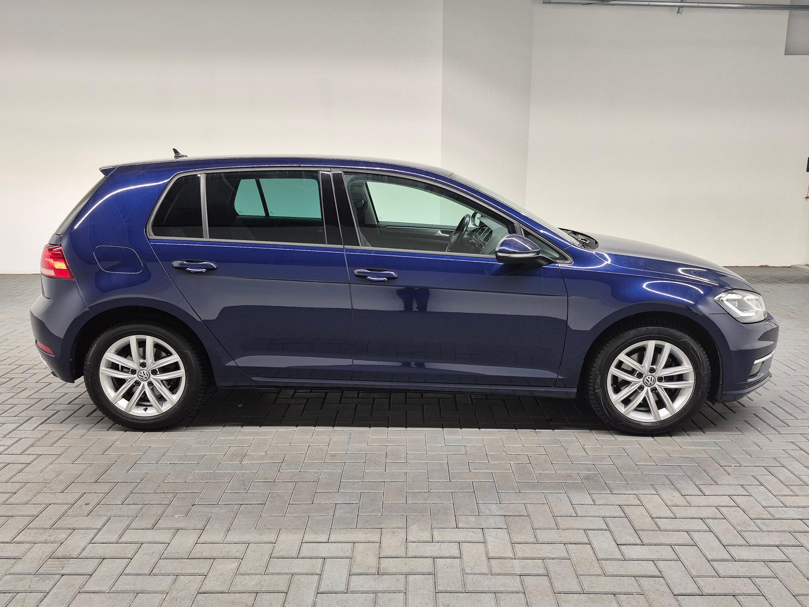 Volkswagen Golf VII  LED/App-C./SHZ/Kam/ACC/AHK/16-LM