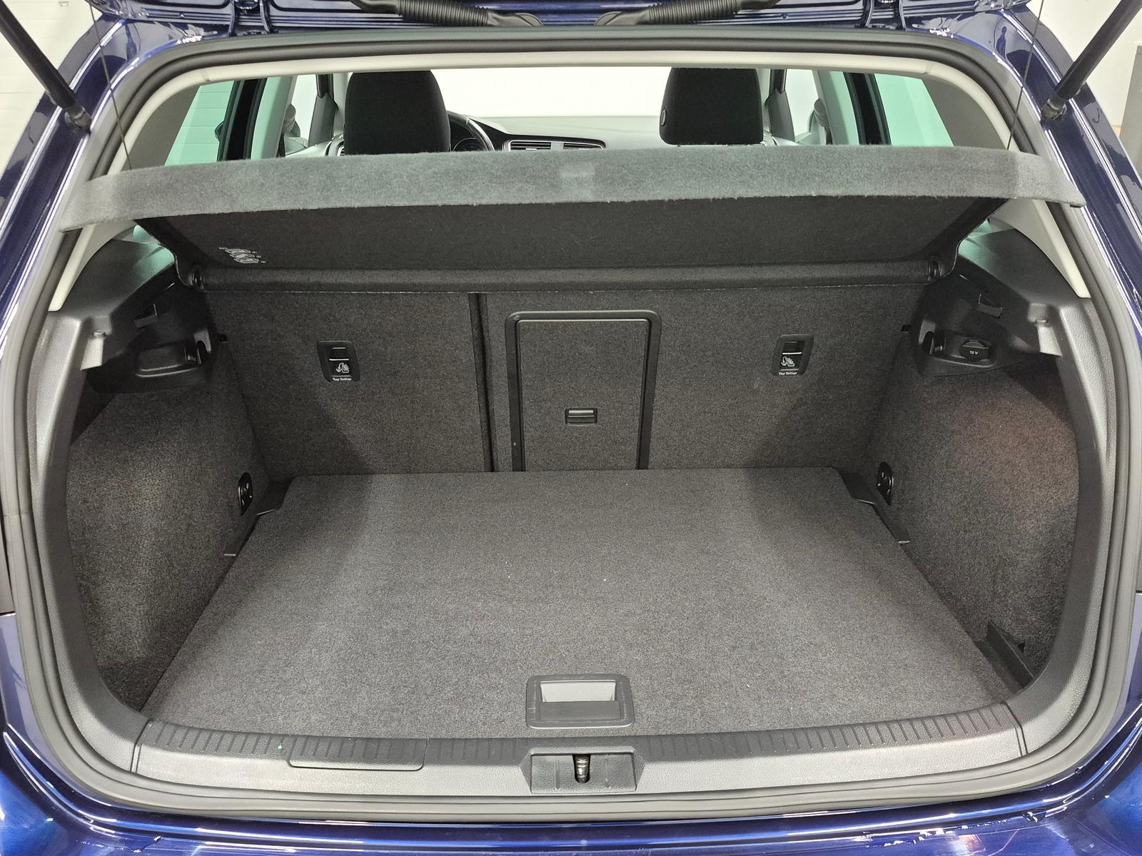 Volkswagen Golf VII  LED/App-C./SHZ/Kam/ACC/AHK/16-LM