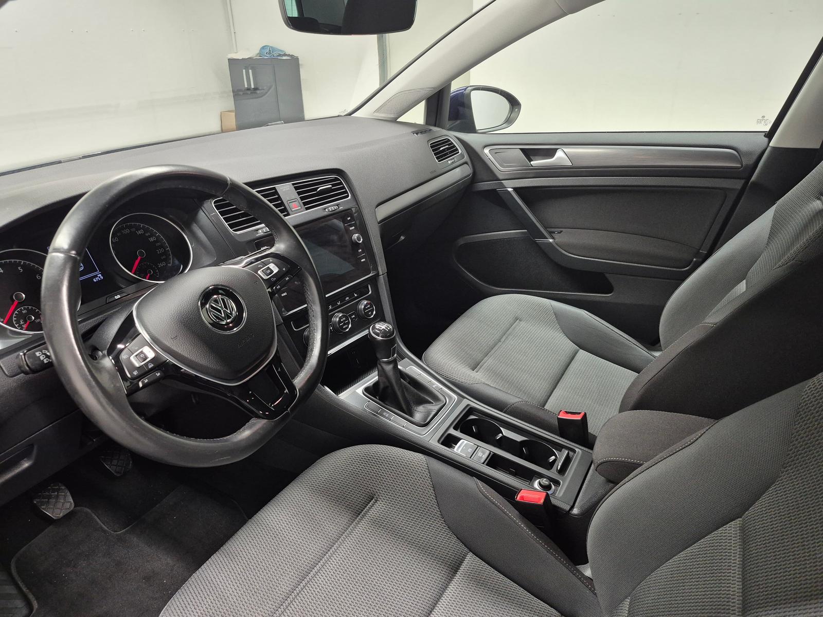 Volkswagen Golf VII  LED/App-C./SHZ/Kam/ACC/AHK/16-LM