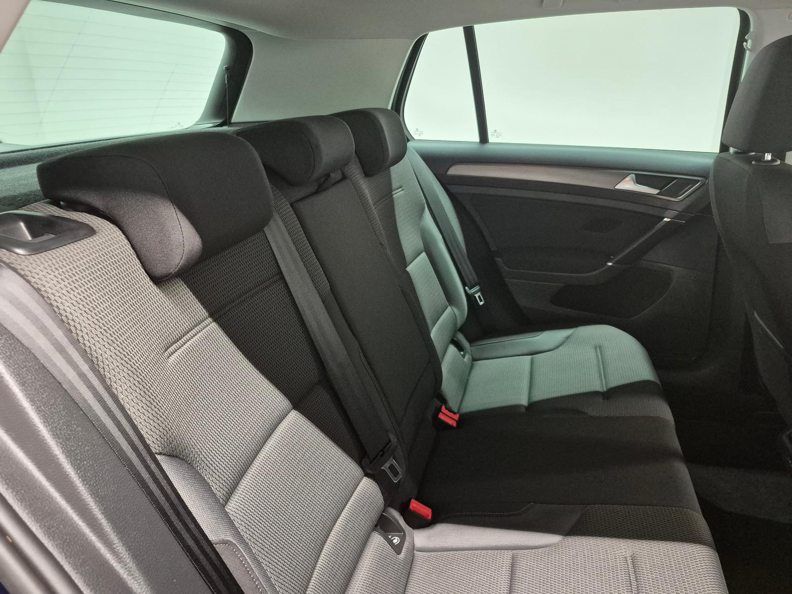 Volkswagen Golf VII  LED/App-C./SHZ/Kam/ACC/AHK/16-LM