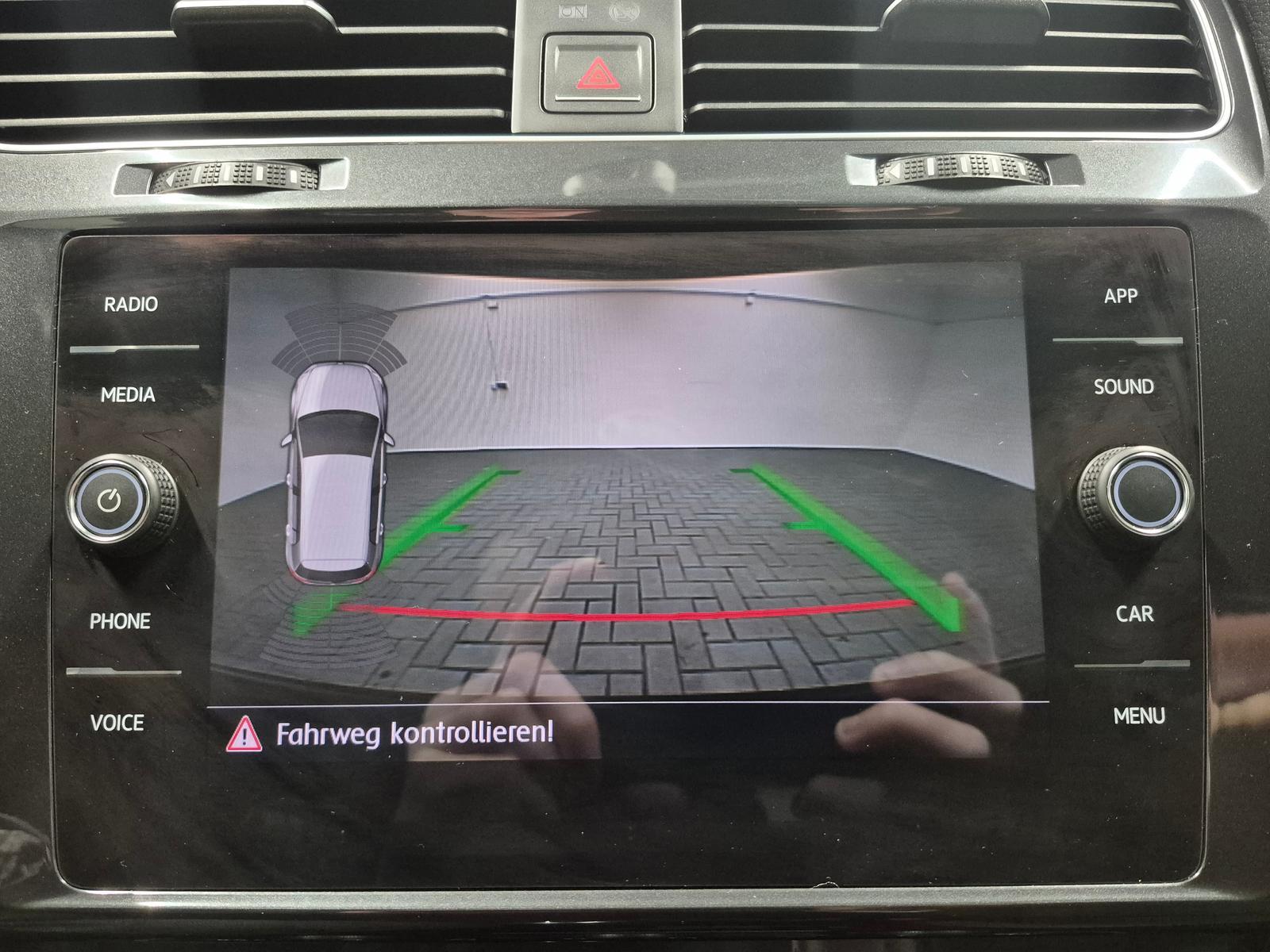 Volkswagen Golf VII  LED/App-C./SHZ/Kam/ACC/AHK/16-LM